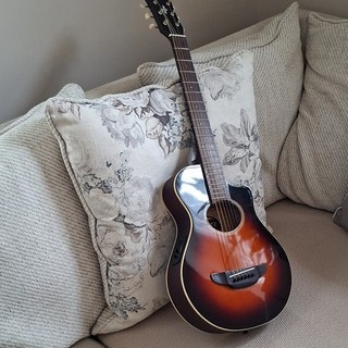 Yamaha APXT2 APX Series 6 String Cutaway Electro Acoustic Guitar Sunburst