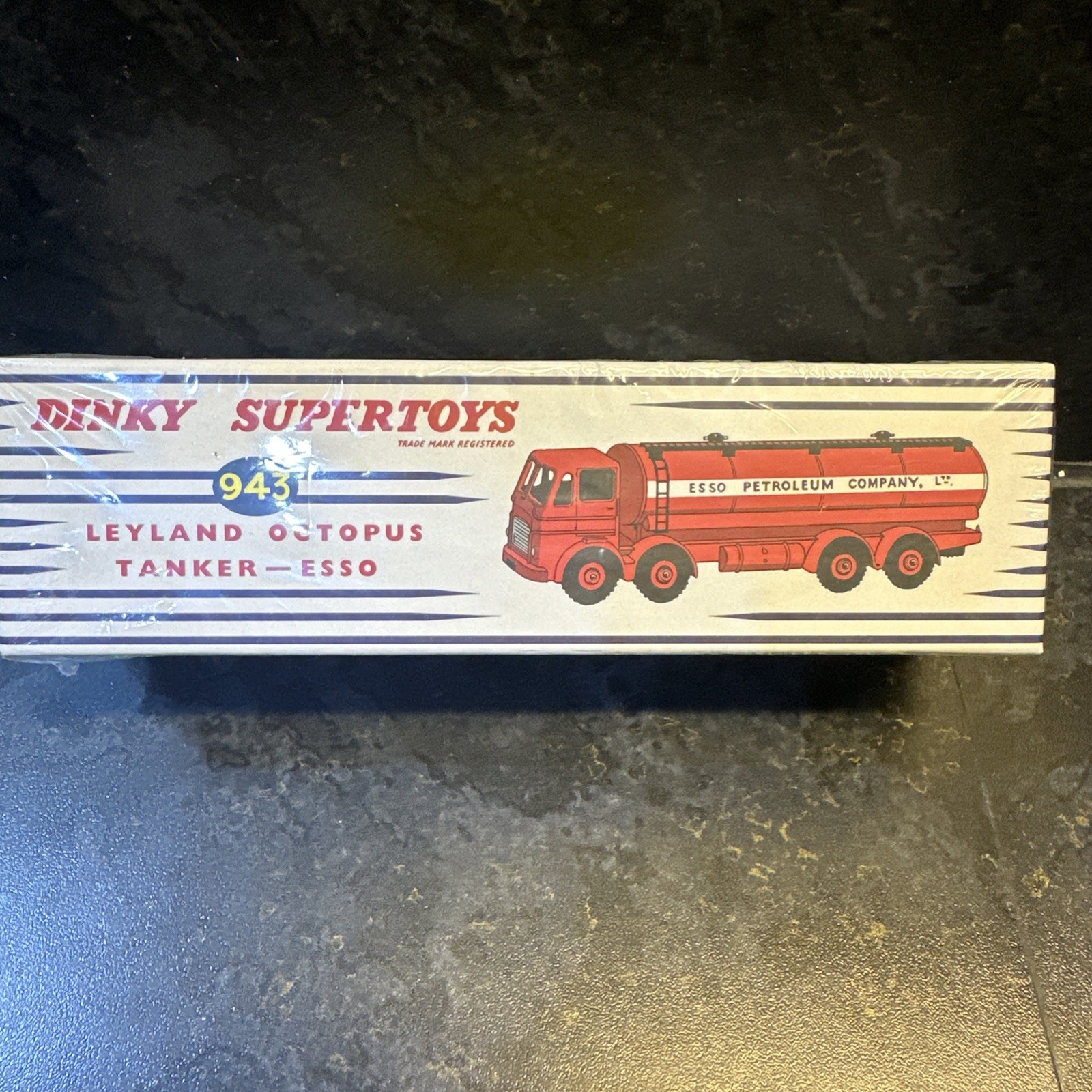 Dinky 943, Leyland Octopus Tanker - Free Price Guide & Review