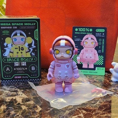 POP MART MEGA SPACE MOLLY ピンクパンサー風　類似品 POP MART Mega Space Molly 100% Series 2 Pink Panther Collaboration