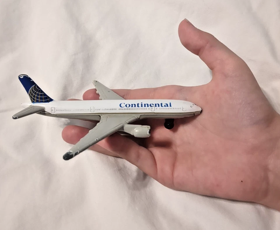 Avión a reacción Mattel/Matchbox Continental Airline Boeing 777-200 2005 metal fundido a presión Foto 3 de 4