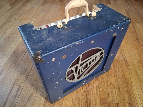 TUBE GUITAR REVERB AMP 15 WATT EL84 WITH VINTAGE SPEAKER IN VICTOR CABINET