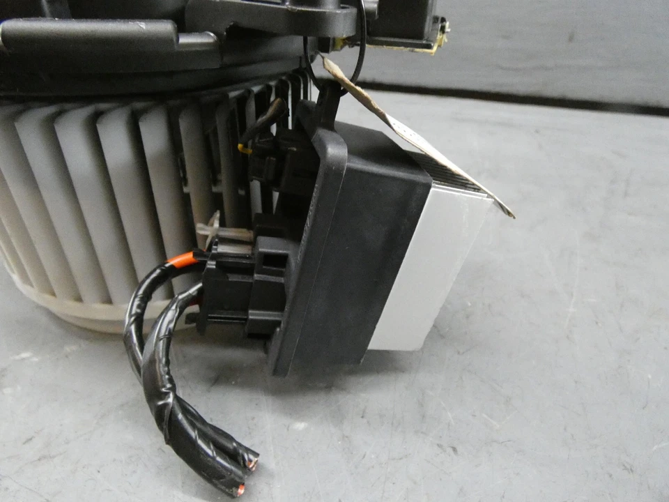 Peugeot Expert Heater Blower Motor & Resistor 1.5HDI 2021 - DENSO - Image 3 of 4