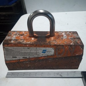 Walker NEO 1000 Lifting Magnet - Up to 2200LBS, Needs Handle