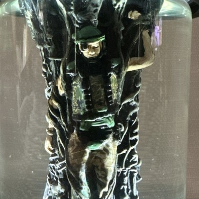 俳優リーレンチェンmodel置物 RARE Bradford Exchange- ALIENS Specimen Jar ~ Illuminated Marine