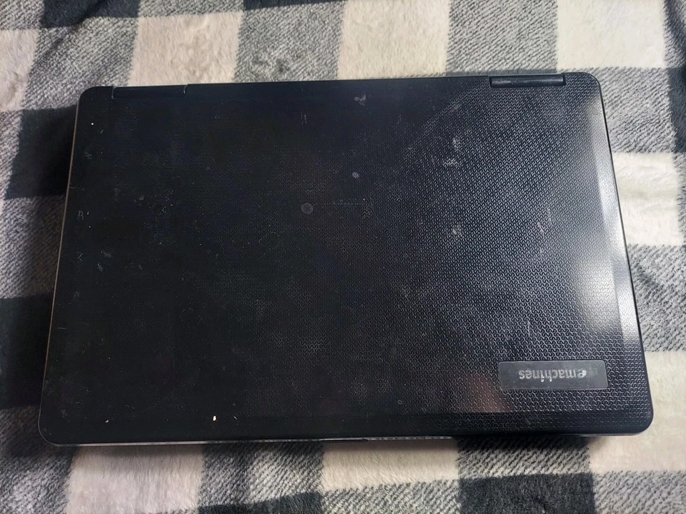 Portátil Acer EMachines E625-5192 MFG0904 modelo #KAWG0 para piezas con cargador Foto 2 de 4