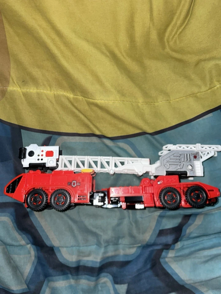 Inferno Voyager Class Transformers Generations Power of the Primes Action Figure - Image 2 of 4