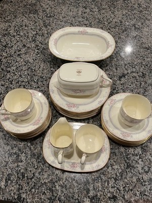 Vintage Japanese Noritake ''Magnificence  Pattern, 25-pc Bone China dinnerware
