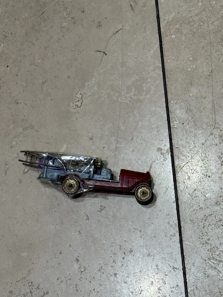 Camión de bomberos de juguete Tootsietoy 4652 diecast vintage de los años 1920-1930 gancho y escalera  Foto 4 de 4