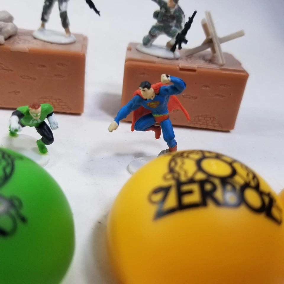 Mini figuras de acción Superman Green Lantern & Soldiers Zerboz Heroics con bolas + Foto 4 de 4