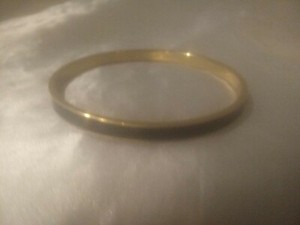 Authentic KATE SPADE YORK DRAW THE LINE 12k GOLD PLATED BANGLE BRACELET