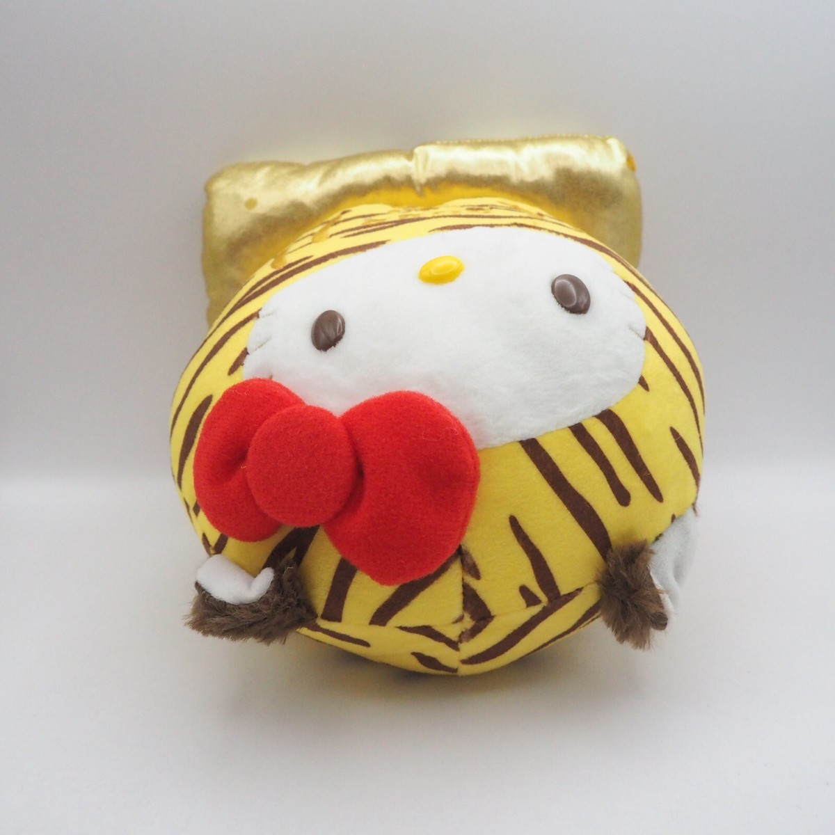 D1004B Hello Kitty Sanrio Yakult 2021 Daruma Tiger Lucky Plush 7