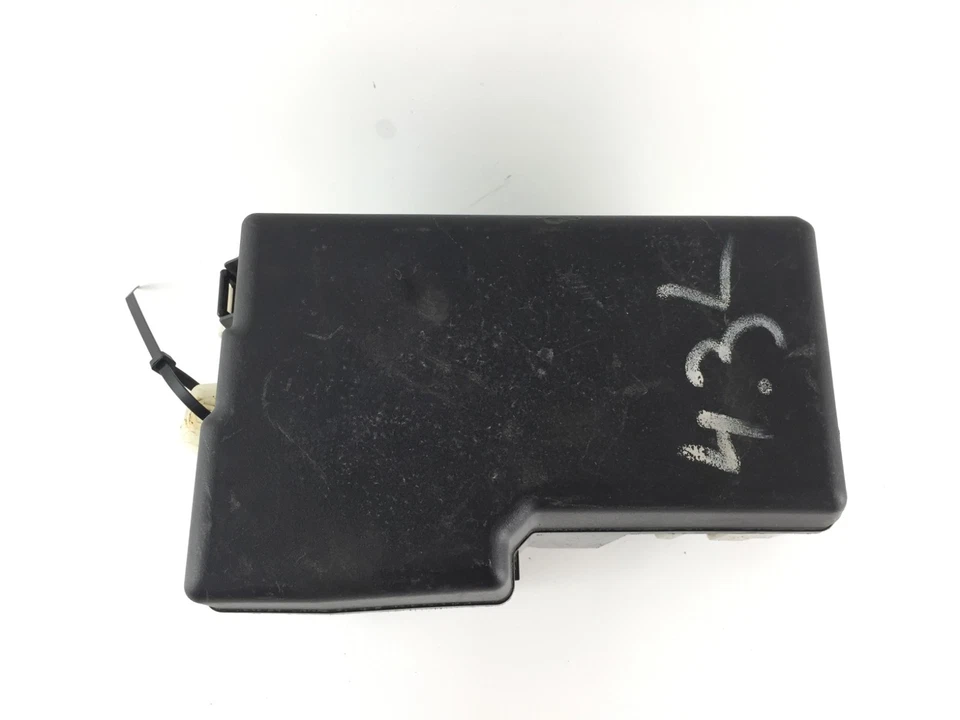 2006-2010 Mazda 5 Under Hood Engine Fuse Relay Box Assembly C23566760 OEM - Image 3 of 4