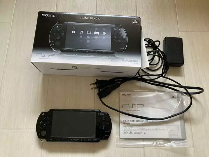 SONY PSP-2000 Piano Black Game Console Box Set Japan