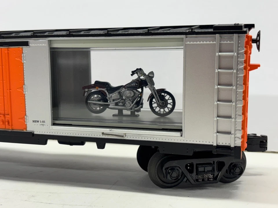 MTH Harley Davidson Window Box Car 2001 Springer Softail 30-74294.  Used-Nice! - Image 4 of 4