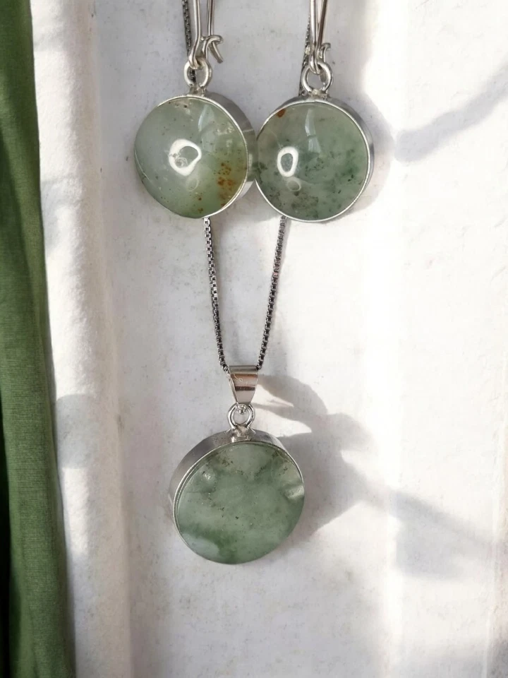 Juego de pendientes y colgantes redondos con marco de plata de ágata persa verde Foto 2 de 4