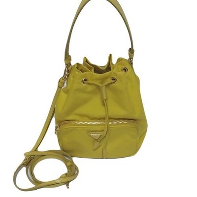 Prada 1BH038 Gelb Re-Nylon Bucket Bag Umhängetasche Umhängetasche 120813052