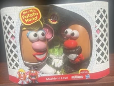 Playskool Mr. and Mrs. Potato Head 60th Anniversary Mashly in Love Figures 