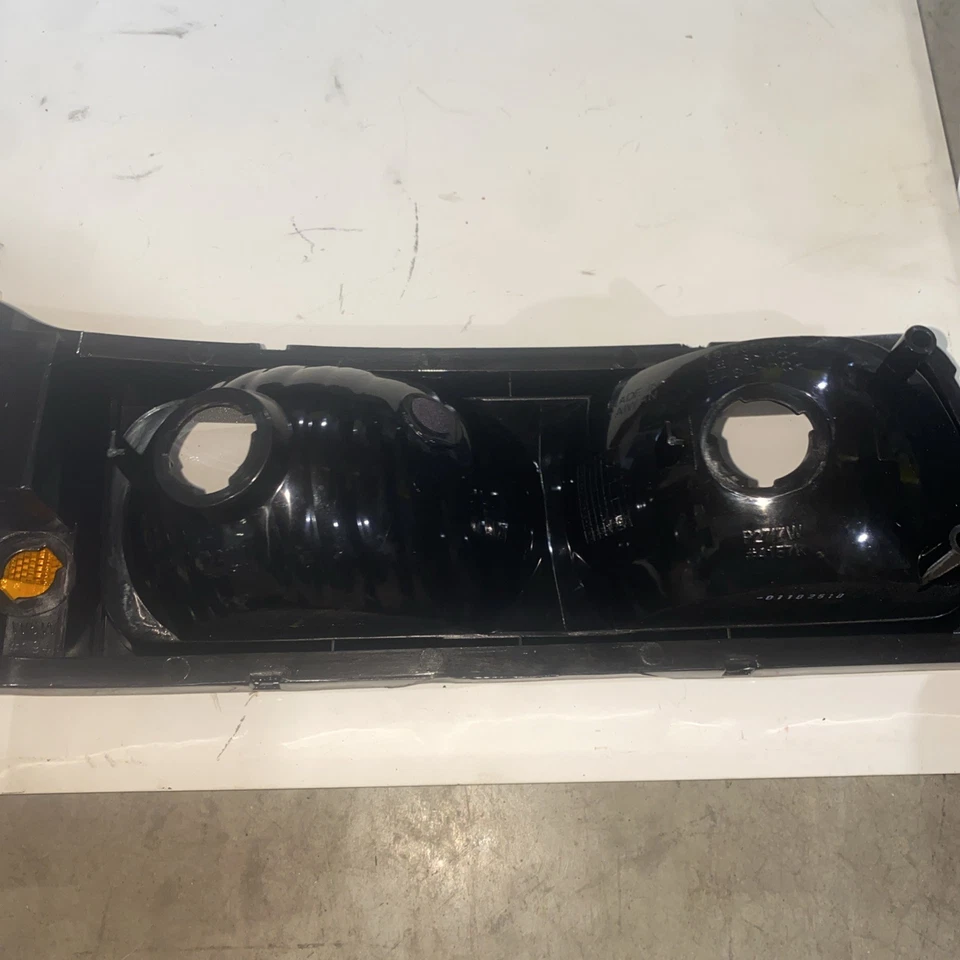 Chevy Silverado 03 /07 Avalanche 02/06 Left Side Headlight - Image 3 of 3