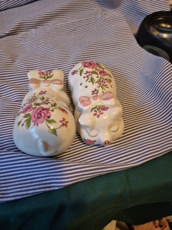 Vintage 1978 Avon Ceramarte Hand Painted Sleeping Pigs Popourri Holders EUC