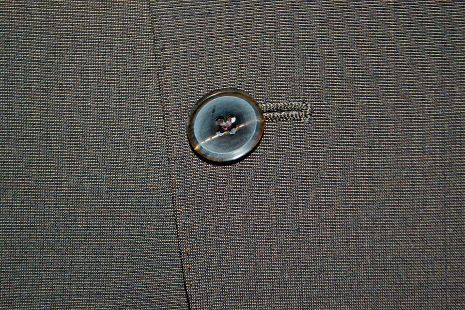 Hugo Boss Men Brown Wool 3 Front Button Sports Coat Sz 48R - Image 4 of 4