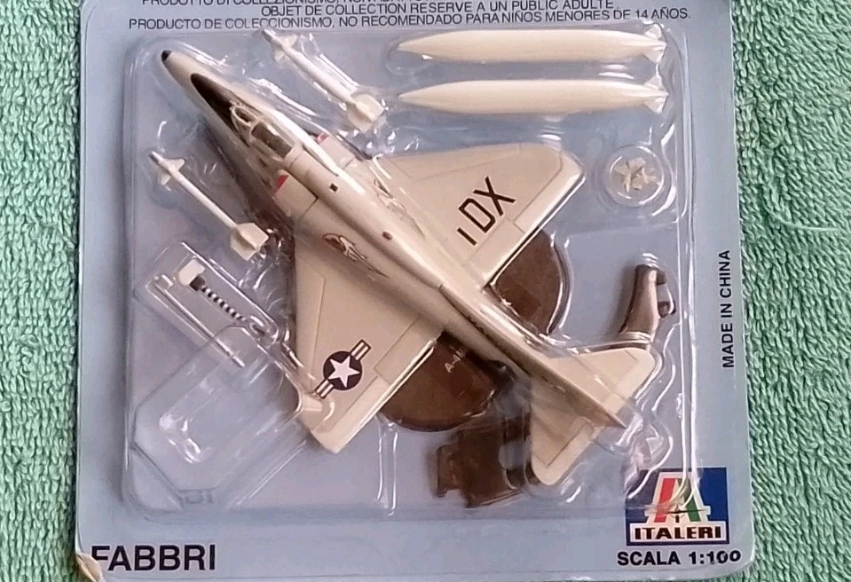 N.3 MODELLINI AEREI MILITARI " FABBRI ITALIERI " Scala 1:100 - Immagine 2 di 4