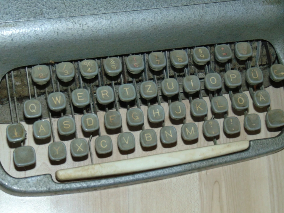 Alte Vintage Reise Schreibmaschine  Antik - Bild 4 von 4