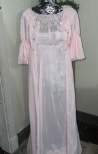 VTG 2 PIECE SET Antron 3 Rosette Robe Nightgown Perignoir Set Baby Pink Small