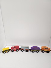 Melissa  Doug Wooden Train Cars Set of 5 Pieces Magnetic Ages 3 