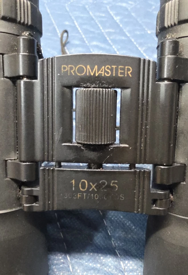 Promaster 8x21 Compact Roof Prism BINOCULAR 378 ft / 1000 yds Comes With Bag - Image 3 of 4