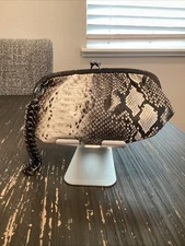 OLIVIA + JOY Womens ZIP-ORGANIZER Clutch/WRISTLET to WALLET Cream Snake