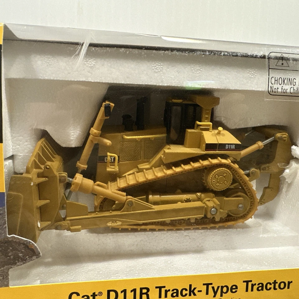 Tractor diecast tipo pista 1/50 CAT D11R de Norscot caja abierta Foto 2 de 4