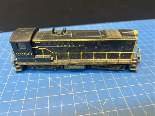 Locomotora diésel Athearn escala HO, S-12, Santa Fe, azul, #2280 desgastada leer | Zustand: Used