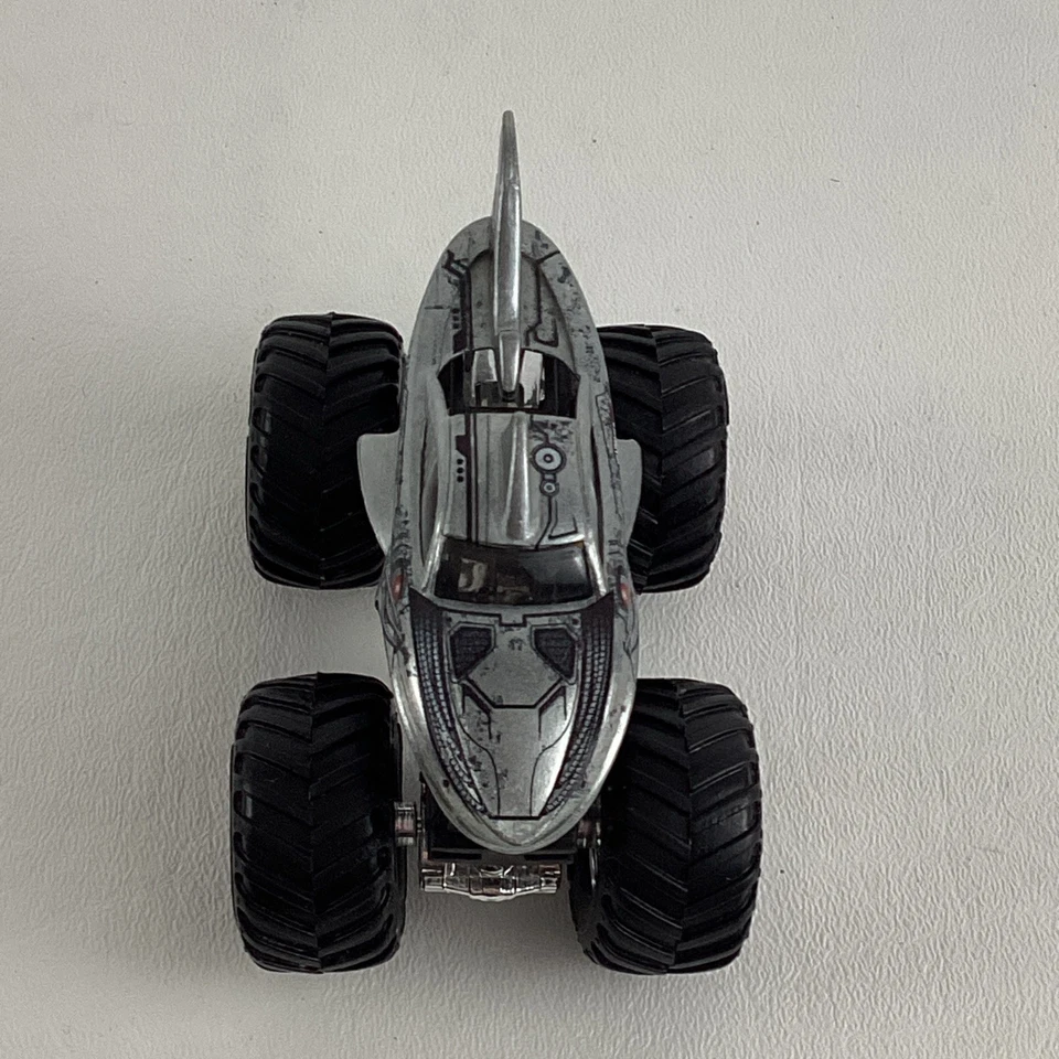 Mega neumático Hot Wheels Monster Jam Cyber Shark Truck Die Cast escala 1:64 2018 Foto 4 de 4