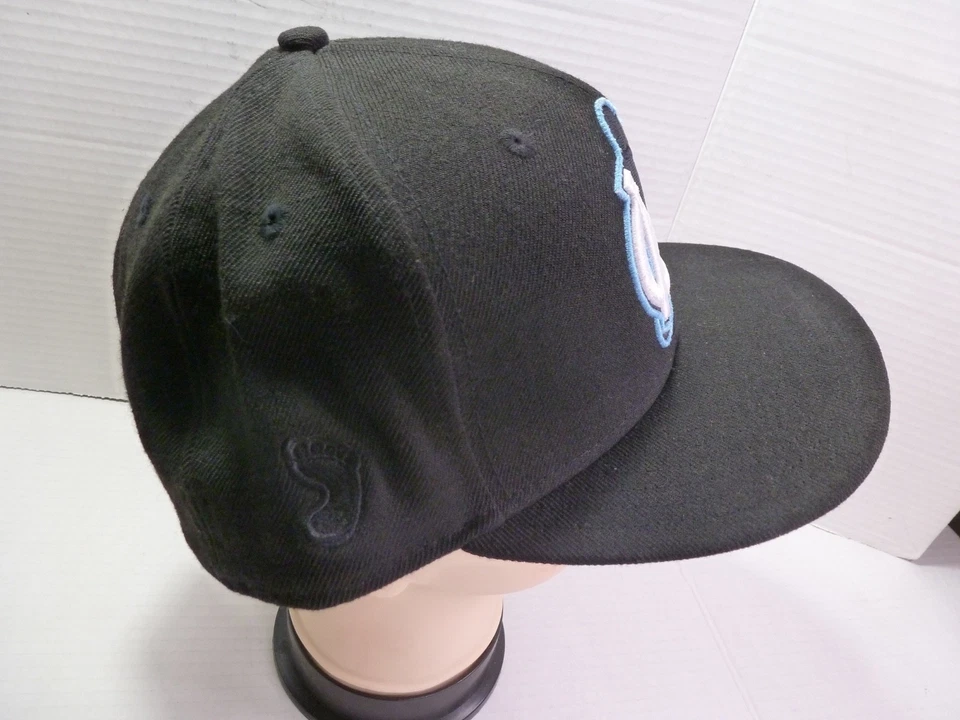 Sombrero New Era NORTH CAROLINA 59FIFTY 100 % Lana Ajustado 7 5/8 "PF" INICIALES EN LA PARTE POSTERIOR* Foto 2 de 4