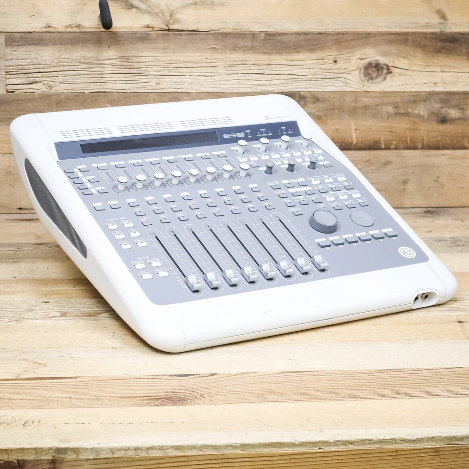 Consola Digidesign Digi003 FireWire interfaz de audio y superficie de control U263715 Foto 3 de 4
