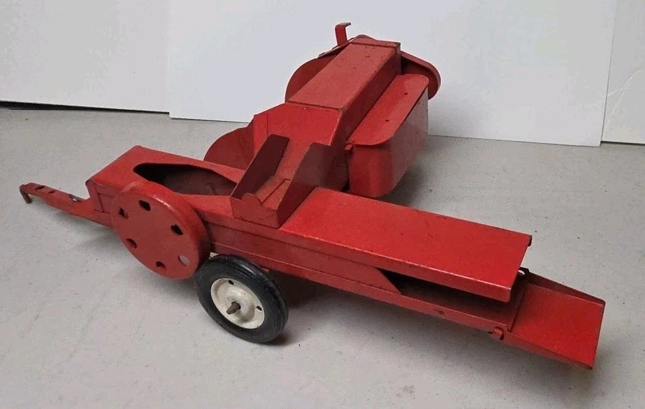 Vintage Carter Tru Scale Farm Hay Baler Toy 1/16 Scale Red Pressed Steel - Image 2 of 4