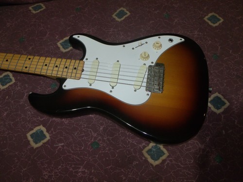 Vintage 1983 Squier Fender Japan Bullet 1 stratocaster SQ w/USA case VG+ - Picture 5 of 19