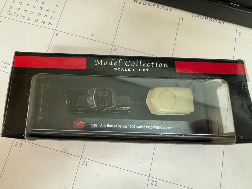 MALIBU INTERNATIONAL ALFA ROMEO SPIDER 1300 JUNIOR 1970 W/CARAVAN 1:87  - Image 2 of 4