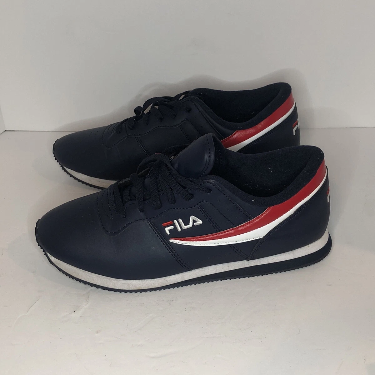 Navy blue hotsell fila sneakers