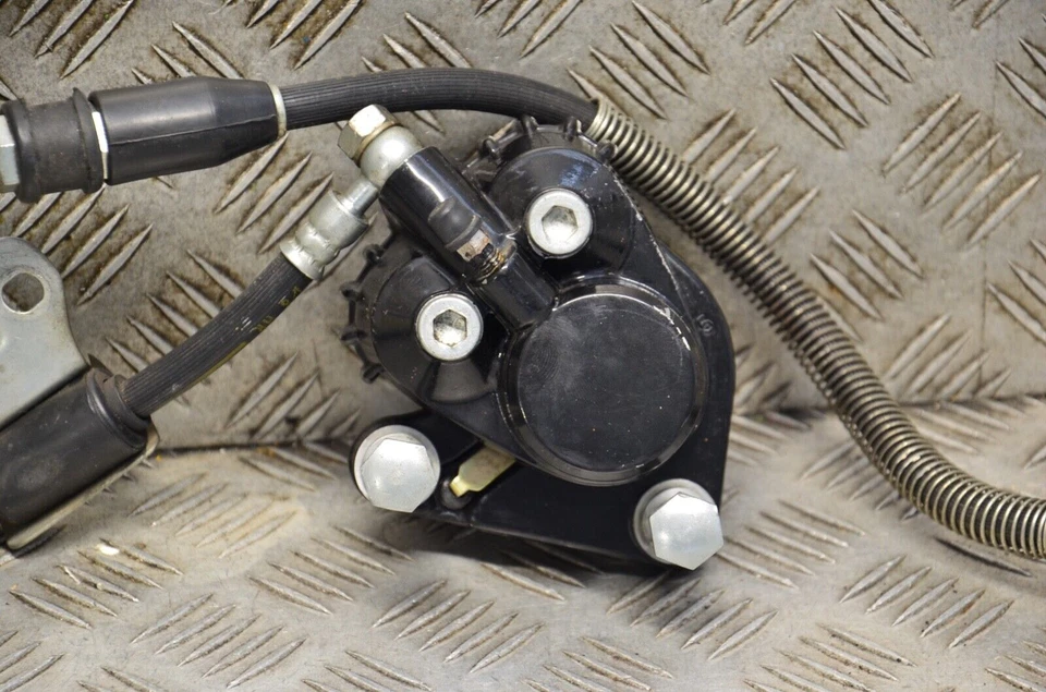 PINZA DE FRENO ORIGINAL Suzuki GT 380 COD.6208 PINZA DE FRENO TRASERO ORIGINAL - Imagen 4 de 4