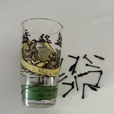 Vtg Davy Crockett Glass Yellow/Green Hero of Alamo plus toy arrows/knives
