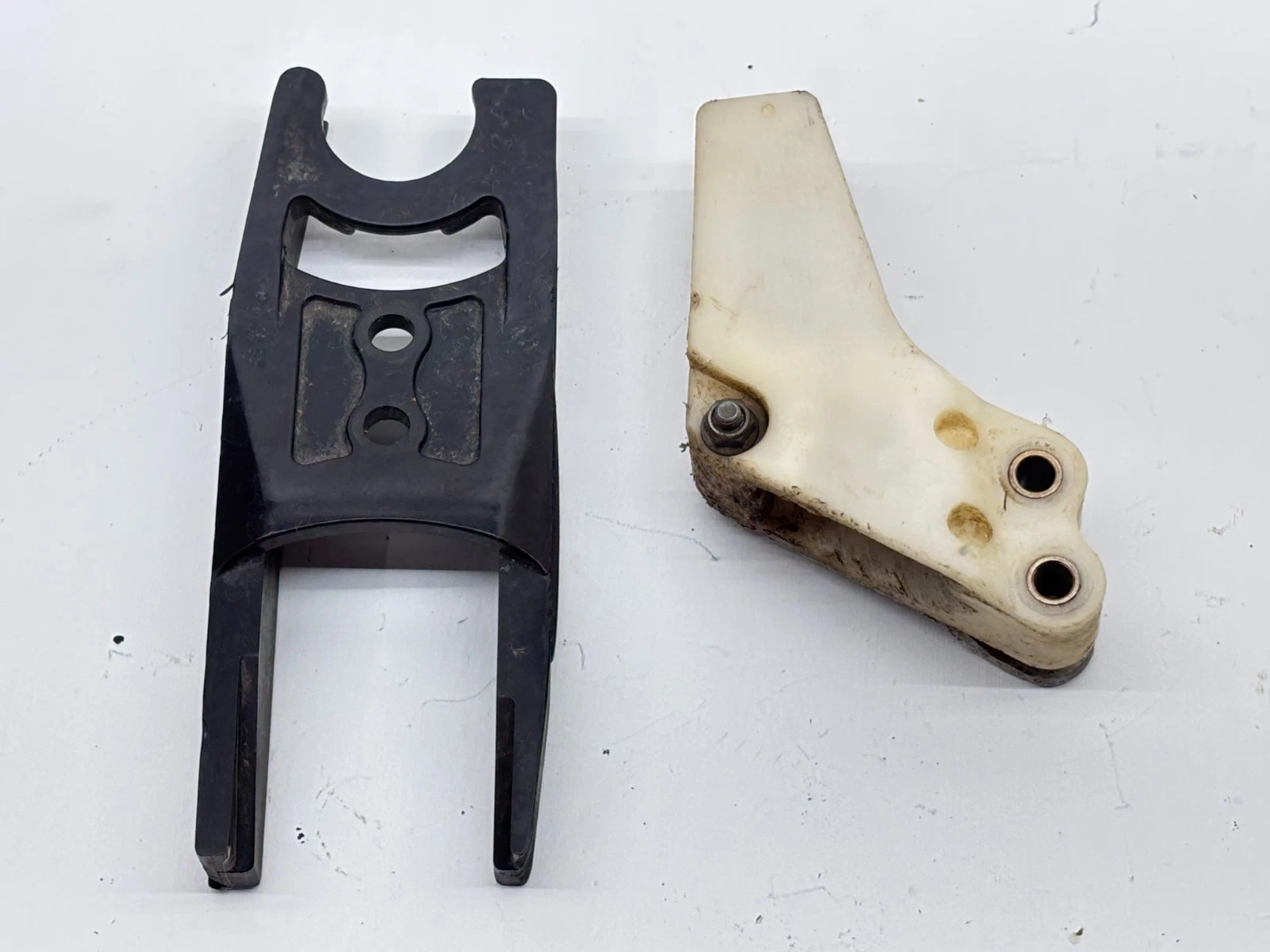 2004 Yamaha YZ85 Chain Guide Guard Slider Thrust Support Cover OEM Dirt Bike