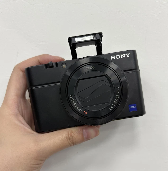 Sony Cyber-shot DSC-RX100 IV 10-19.9x Digital Zoom Cameras for