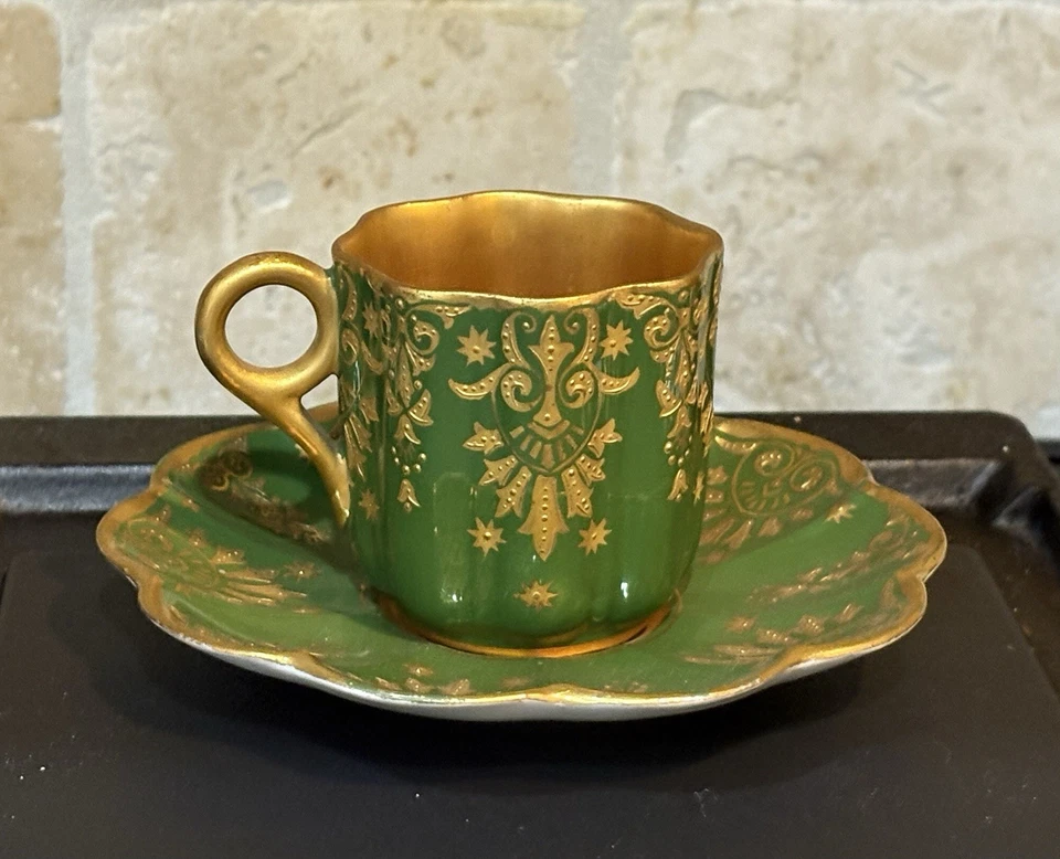 Juego de tazas y platillos Coalport Demitasse verde y dorado AD 1750 AD 2767 Foto 2 de 4
