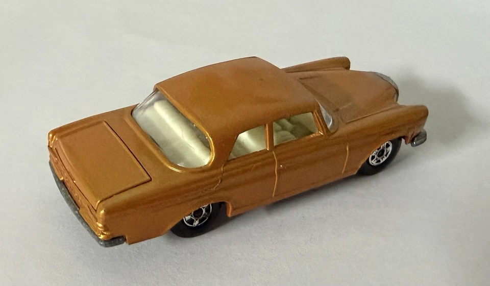 Matchbox Superfast No. 46 Mercedes Benz 300 SE (золотой) отличное состояние товара - Изображение 4 из 4