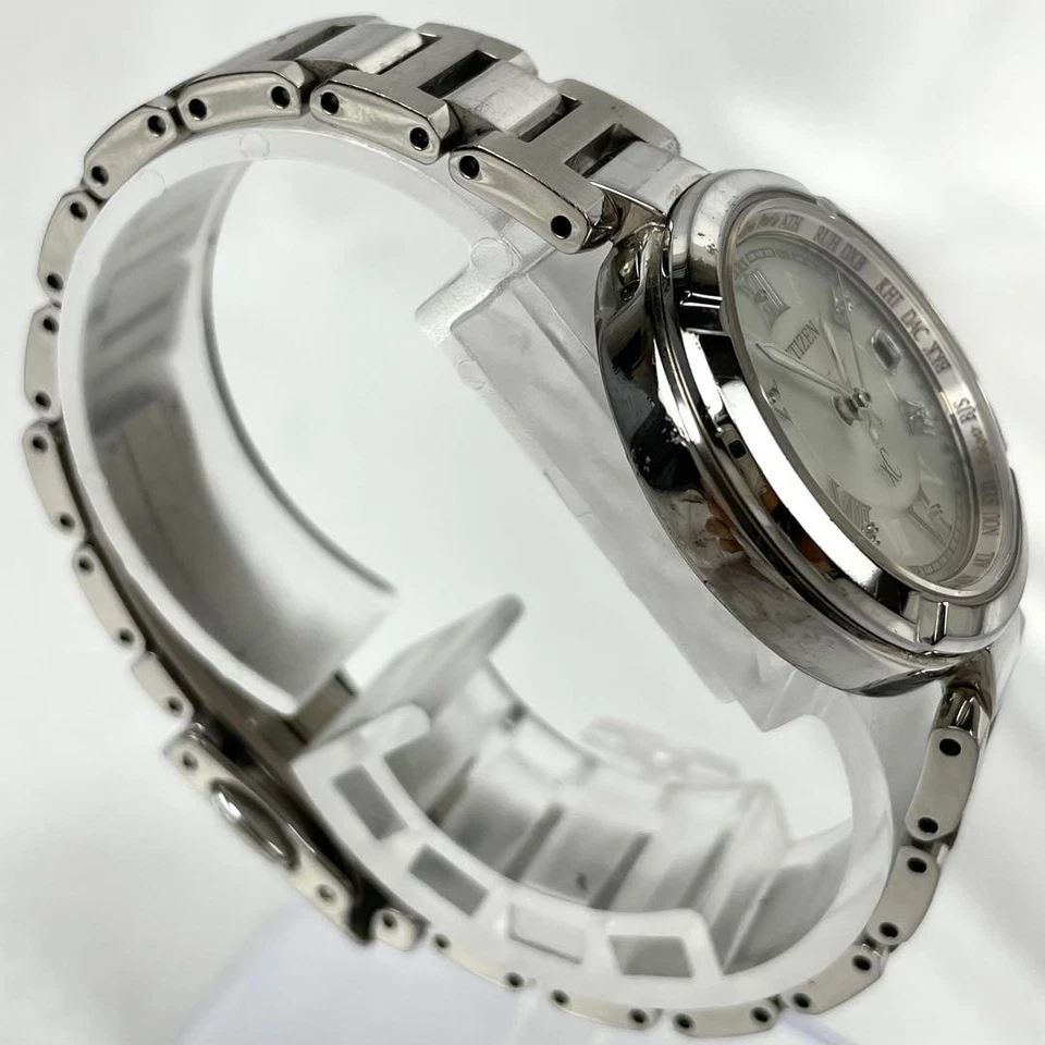 Reloj Citizen XC Cross Sea Fecha Diamante Damas Titanio Happy Flight 27mm Foto 3 de 4