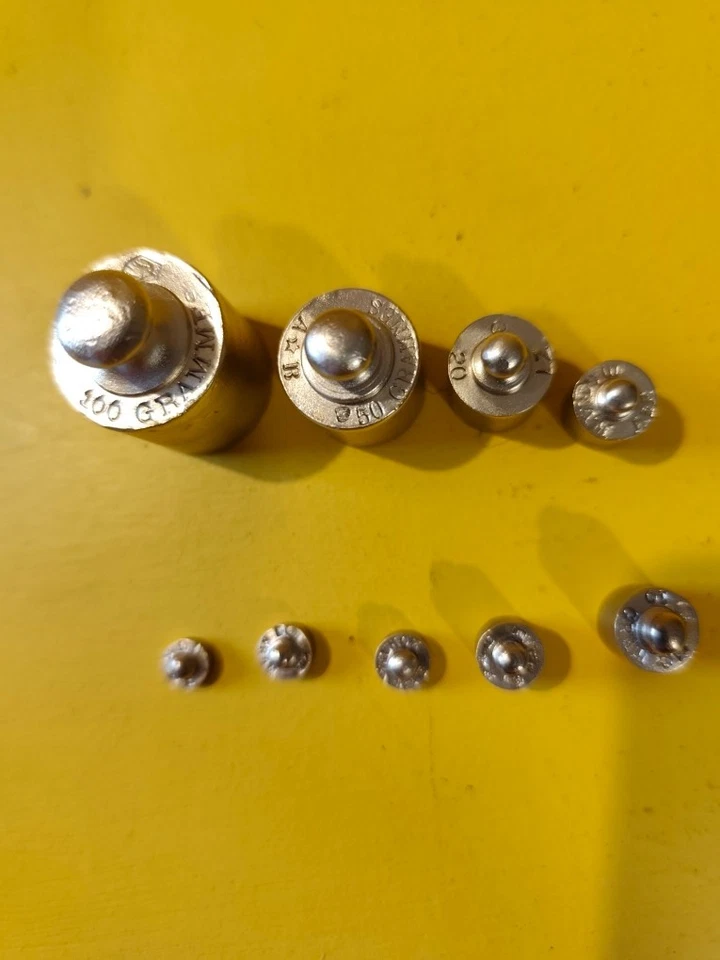 boite de 9 poids en laiton de 100grs a 1 grs - Photo 2/4