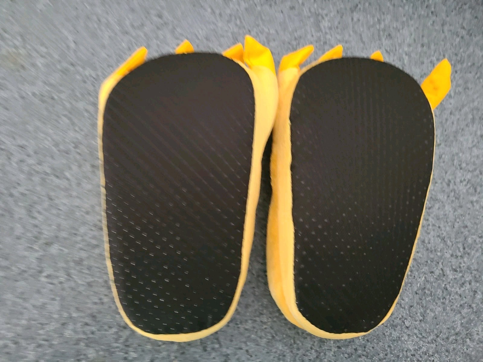 PANTOFOLA D’ORO Pantofole zampa peluche giallo dinosauro ST bambino