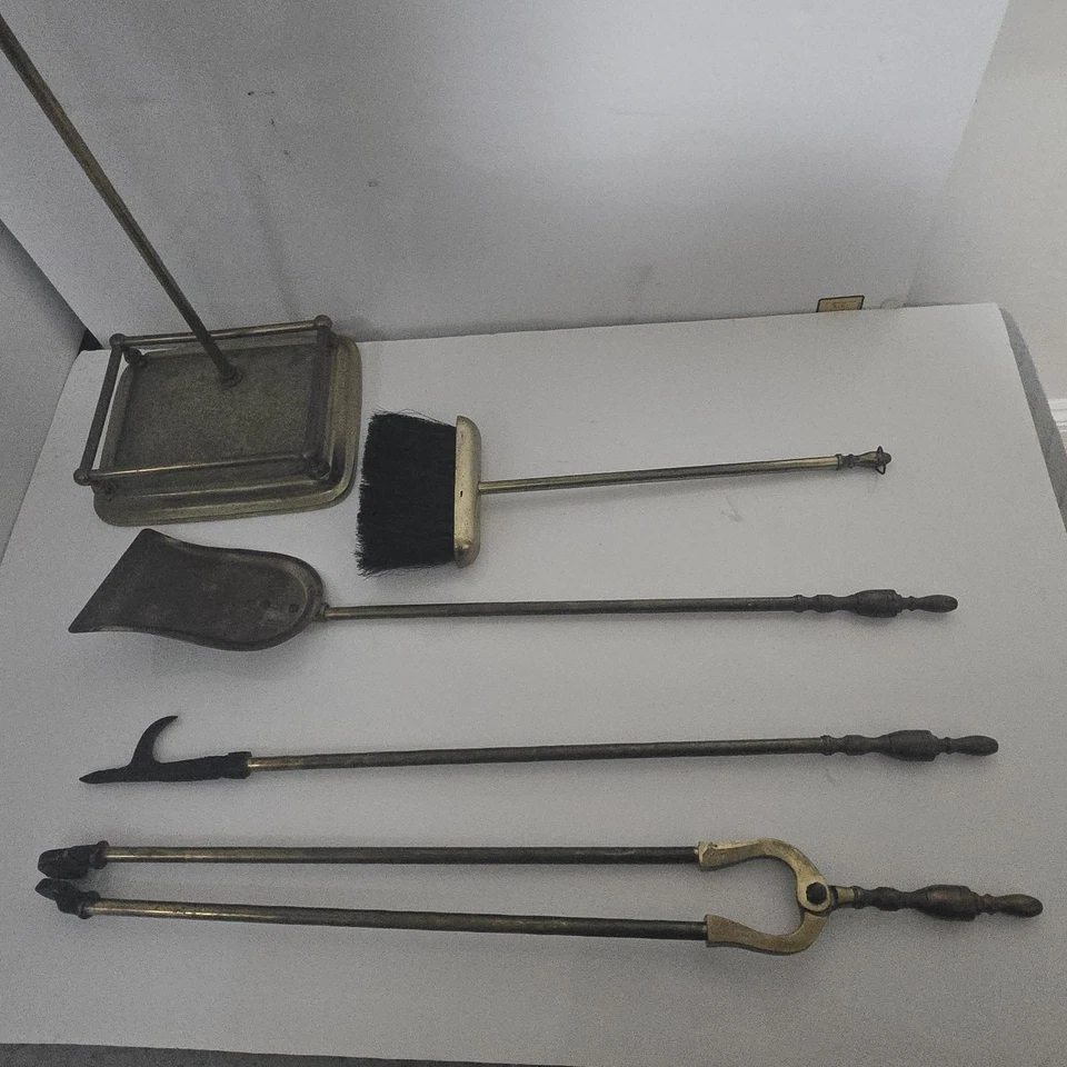 Juego de herramientas para chimenea de latón vintage de 4 piezas y soporte MCM decoración moderna de mediados de siglo Foto 2 de 3