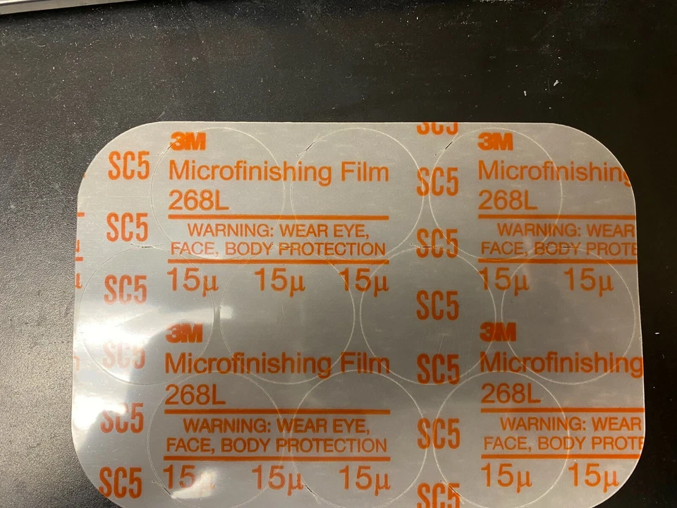 Пленочный диск 3M™ Microfinishing PSA 268 л, 15 микрофонов, 1-1/2 дюйма, тип D, без отверстий, коробка 2000 г. - Изображение 2 из 3